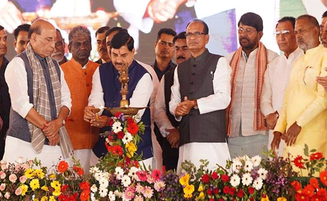 किसान देश की अर्थव्यवस्था की रीढ़, किसानों के विकास के लिए हम हैं प्रतिबद्ध : केन्द्रीय रक्षा मंत्री श्री सिंह