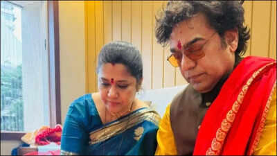 Renuka Shahane: Ashutosh Rana pens emotional note for Renuka Shahane on 25th anniversary: ‘Anand se purna samay tezi se beet jata hai’ |