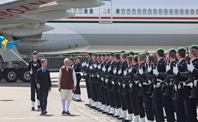 स्वीडन दौरे पर पीएम मोदी का भव्य स्वागत, एयरपोर्ट पर स्वीडिश पीएम ने किया रिसीव