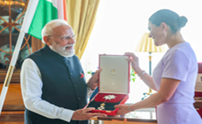 पीएम मोदी को मिला स्वीडन का सबसे बड़ा सम्मान
