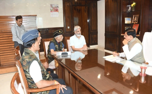 ट्विशा शर्मा के परिजनों से मिले सीएम मोहन यादव, परिवार को हरसंभव मदद का दिया भरोसा